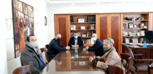 Πρόεδρος της Ελληνικής Ομοσπονδίας Γούνας (Ε.Ο.Γ.) Άκης Τσούκας, ο Αντιπρόεδρος Itzak Cohen και ο Γενικός Γραμματέας Φαίδωνας Γκιάτας.