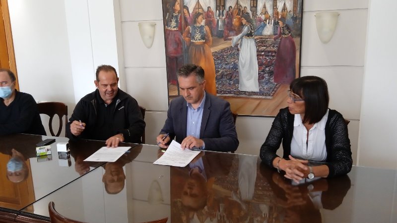 Υπογραφή Σύμβασης για «Έργα  Αντιπλημμυρικής Προστασίας Κοινότητας Αγίας Κυριακής», από τον Περιφερειάρχη Δυτικής Μακεδονίας Γιώργο Κασαπίδη.