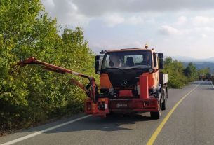 Κοπή κλαδιών & διαμόρφωση τάφρων στον δρόμο Καλοχωρίου - Άνω Πτεριάς