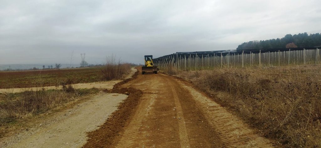 Διαμόρφωση αγροτικής οδοποιίας στην περιοχή Κορομηλιάς