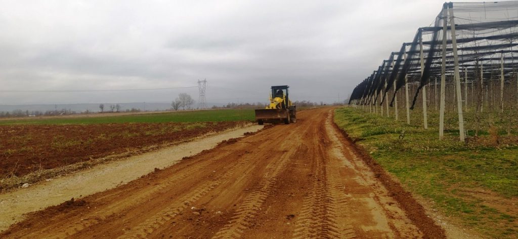 Διαμόρφωση αγροτικής οδοποιίας στην περιοχή Κορομηλιάς