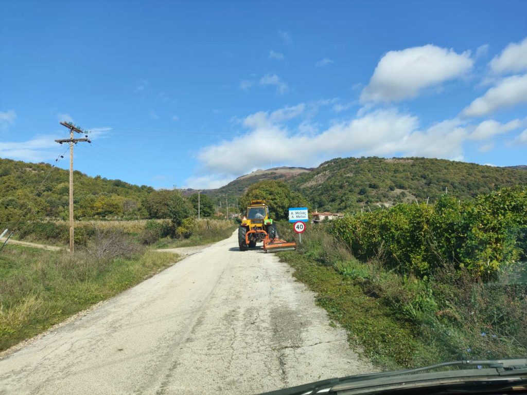 2. Κοπή χόρτων στον δρόμο για Μελά