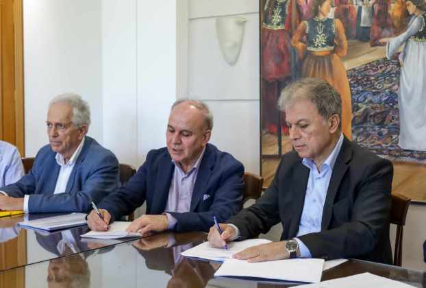 υπογραφή εκχιονιστικών μηχανημάτων
