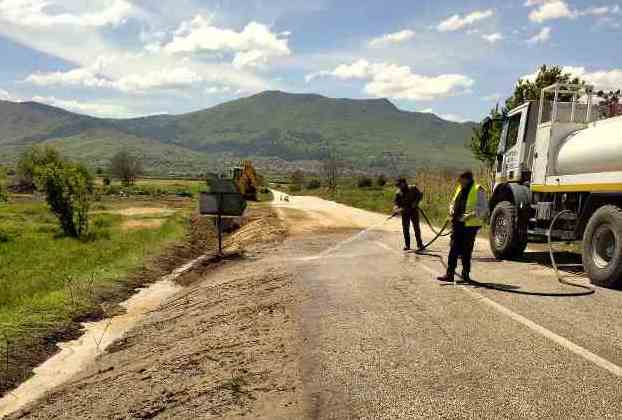 Καθαρισμός τεχνικού και ερείσματος στη διασταύρωση Σταυροποτάμου – Φωτεινής