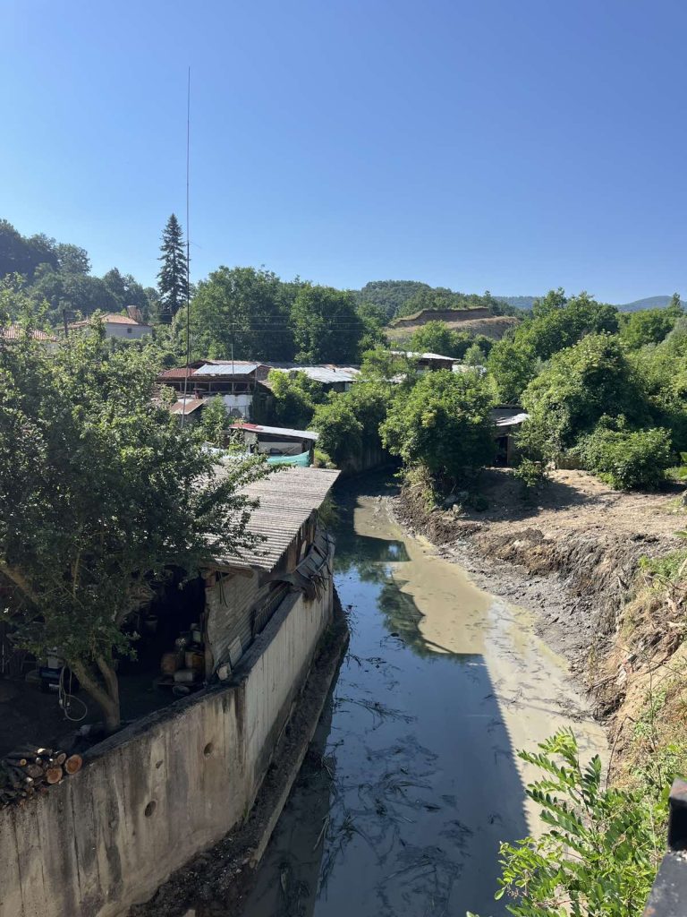 Εργασίες καθαρισμού και διευθέτησης ρεμάτων στη Διποταμία