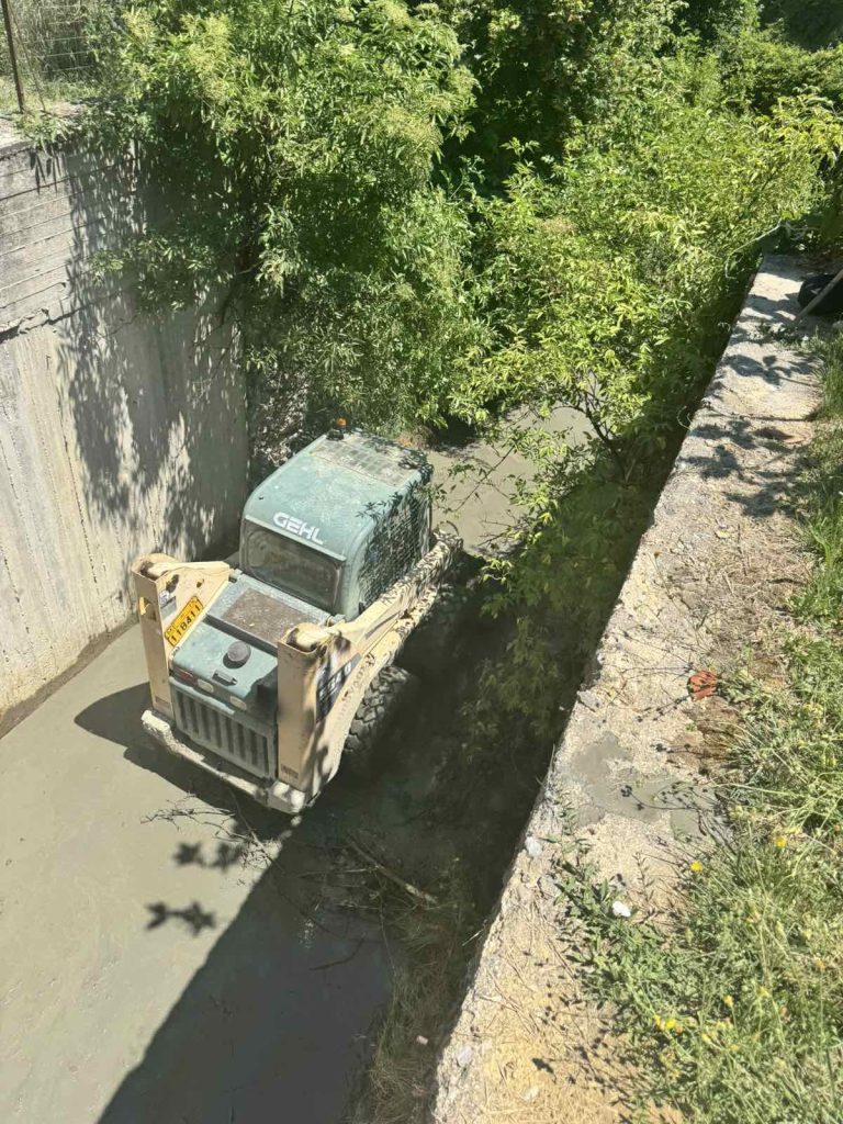 Εργασίες καθαρισμού και διευθέτησης ρεμάτων στη Διποταμία