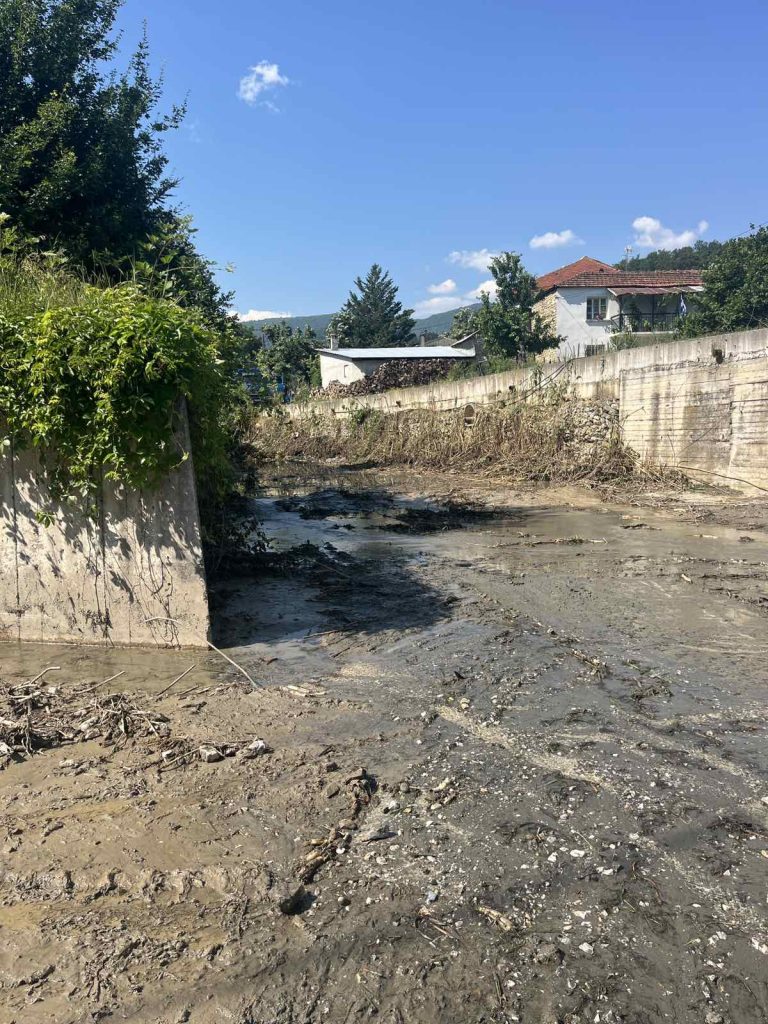 Εργασίες καθαρισμού και διευθέτησης ρεμάτων στη Διποταμία