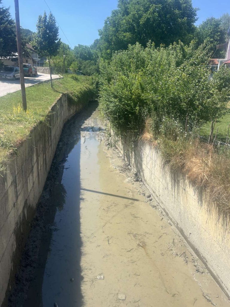 Εργασίες καθαρισμού και διευθέτησης ρεμάτων στη Διποταμία