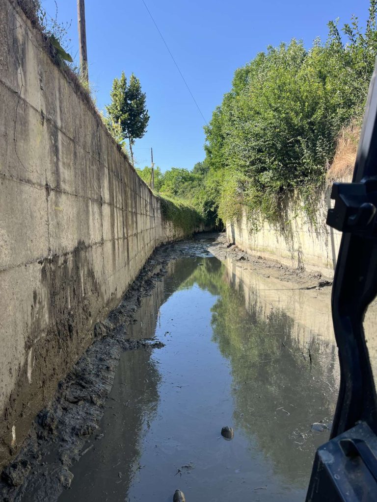 Εργασίες καθαρισμού και διευθέτησης ρεμάτων στη Διποταμία