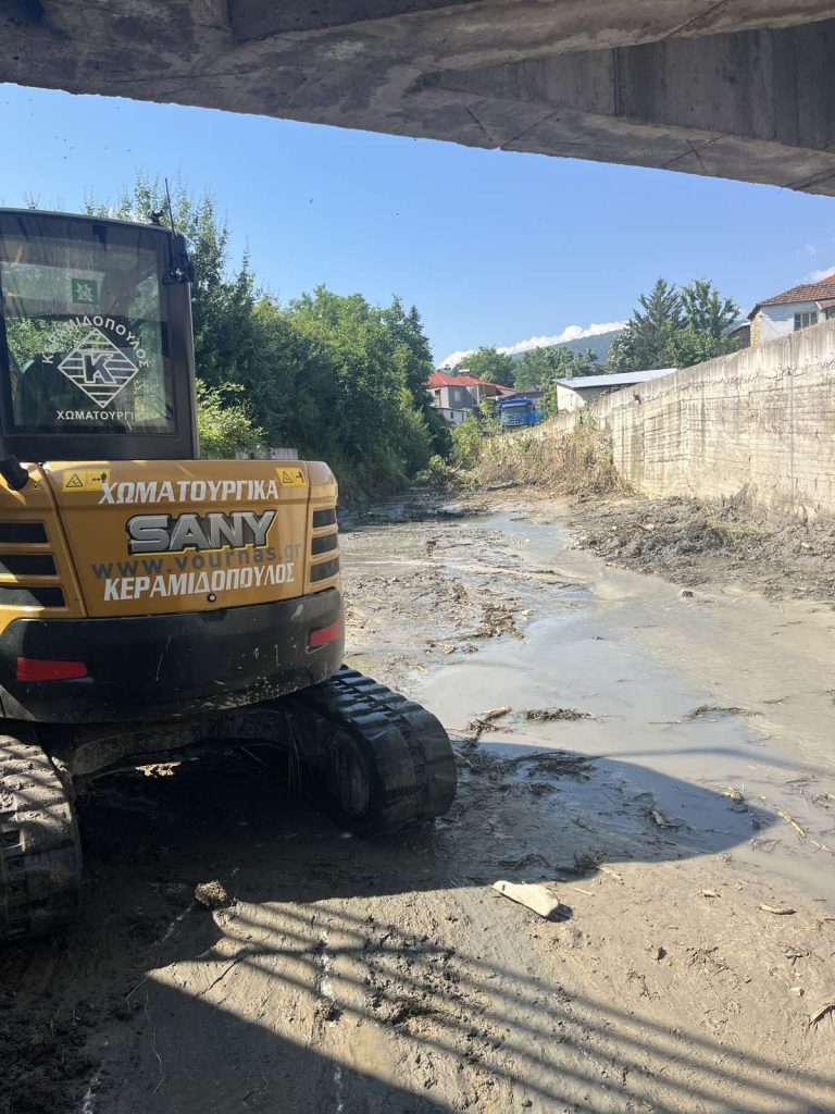 Εργασίες καθαρισμού και διευθέτησης ρεμάτων στη Διποταμία