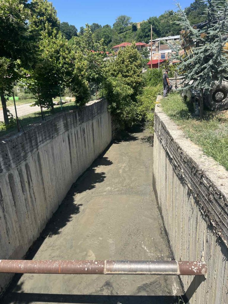 Εργασίες καθαρισμού και διευθέτησης ρεμάτων στη Διποταμία