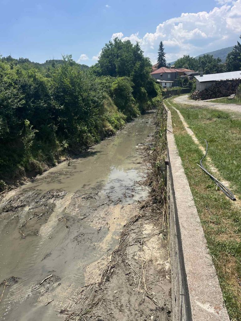 Εργασίες καθαρισμού και διευθέτησης ρεμάτων στη Διποταμία