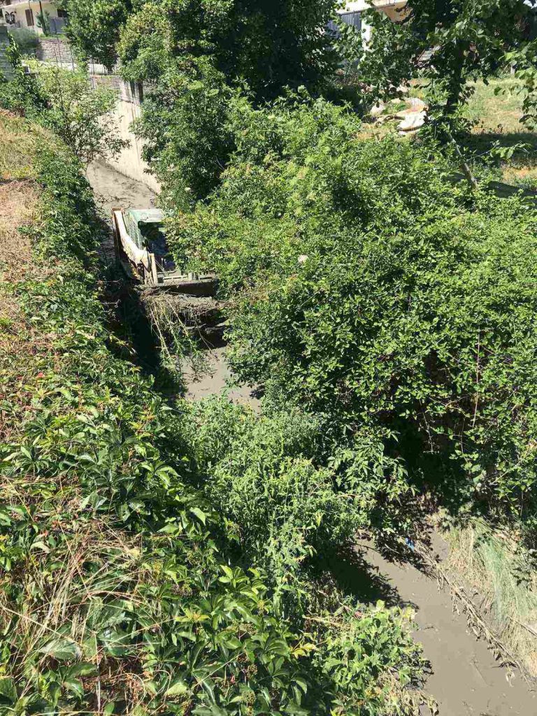 Εργασίες καθαρισμού και διευθέτησης ρεμάτων στη Διποταμία