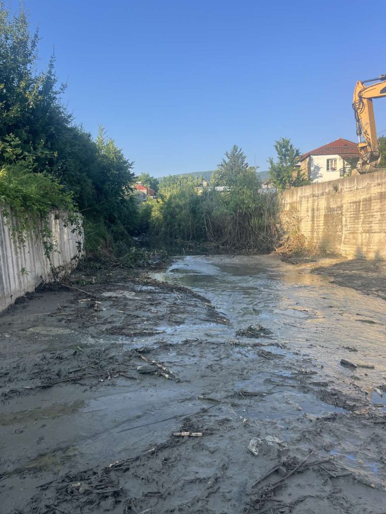 Εργασίες καθαρισμού και διευθέτησης ρεμάτων στη Διποταμία