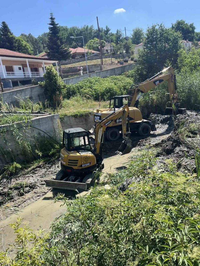 Εργασίες καθαρισμού και διευθέτησης ρεμάτων στη Διποταμία