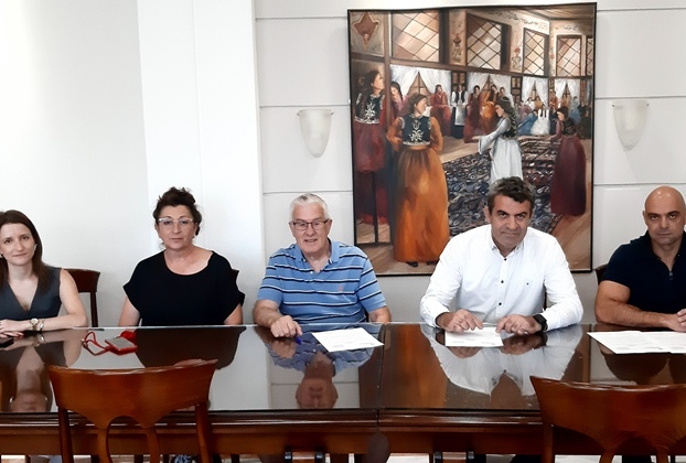 Παράδοση πλωτών προβλητών στους Ναυτικούς Συλλόγους της Καστοριάς, πρ. 83.894,92 €