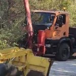 Κοπή κλαδιών και διαμόρφωση τάφρων στον δρόμο προς Κρύα Νερά