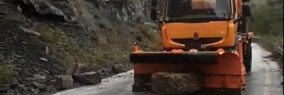 Απομάκρυνση βράχων στον δρόμο Κοτύλης – Επταχωρίου, από την ΠΕ Καστοριάς
