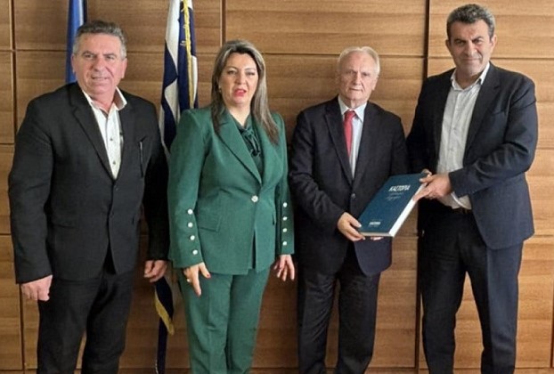 επίσκεψη στο ΥΠΠΑΤ για αγροτικά θέματα