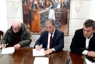 Υπογραφή Σύμβασης για Ασφαλτοστρώσεις στο Επαρχιακό Οδικό Δίκτυο της Π.Ε. Καστοριάς από τον Περιφερειάρχη Δυτικής Μακεδονίας.