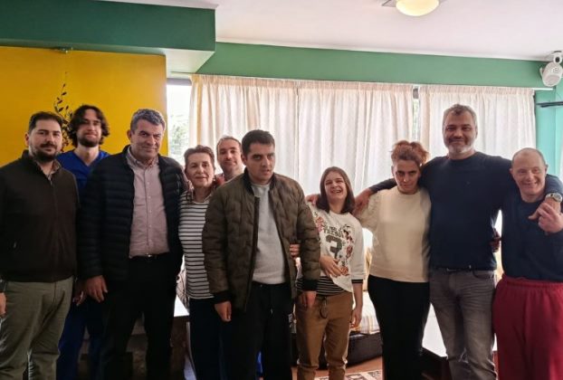 επίσκεψη στη στέγη διαβίωσης