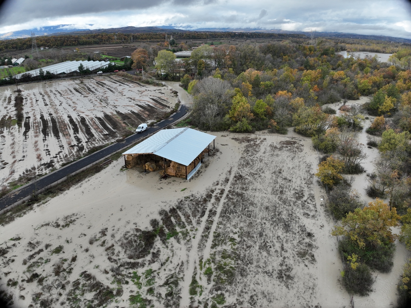 Συνεχίζονται οι Παρεμβάσεις από την Π.Ε. Καστοριάς για την αντιμετώπιση των πλημμυρικών φαινομένων.