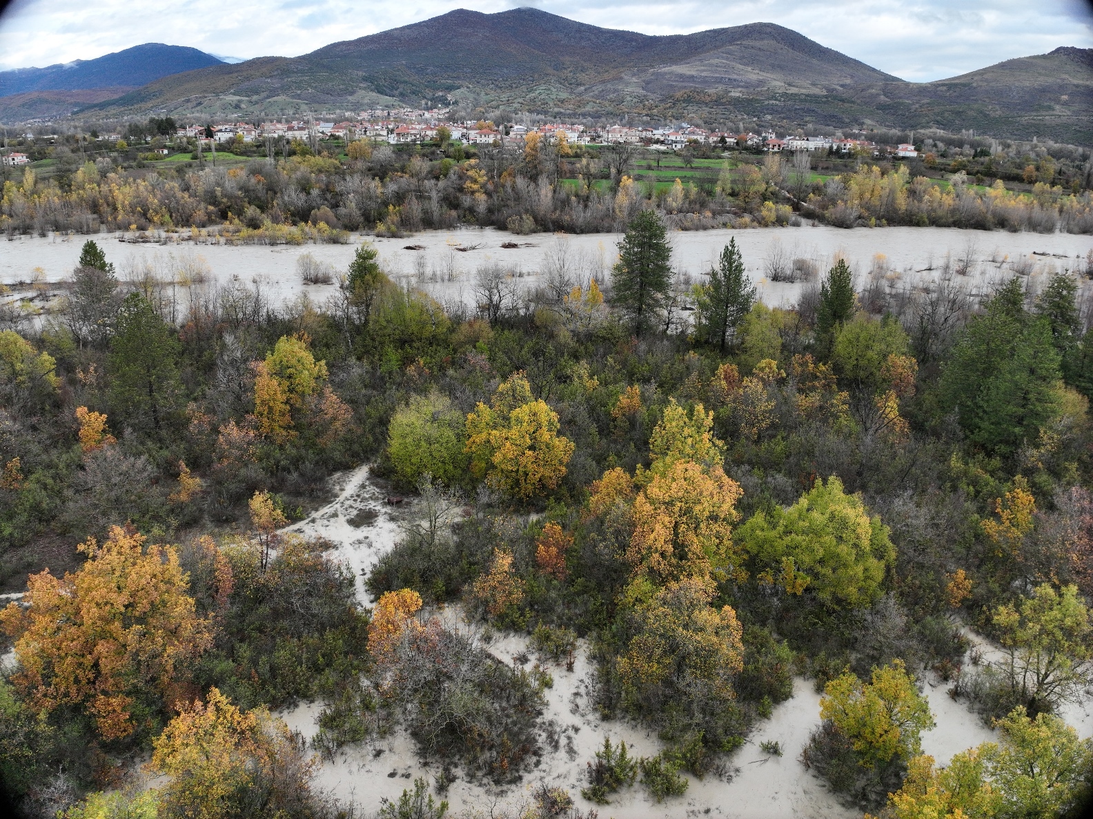Συνεχίζονται οι Παρεμβάσεις από την Π.Ε. Καστοριάς για την αντιμετώπιση των πλημμυρικών φαινομένων.