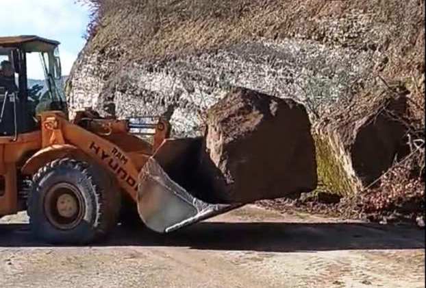 Άρση Καταπτώσεων στο Οδικό Δίκτυο της Π.Ε. Καστοριάς από το Αμαξοστάσιο της ΠΕ Καστοριάς