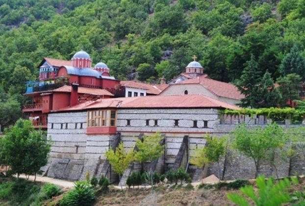 2.600.000 ευρώ, για την ασφαλτόστρωση οδικού τμήματος από τον Πολυκέρασο έως τη Μονή Αγίων Αναργύρων Μελισσοτόπου