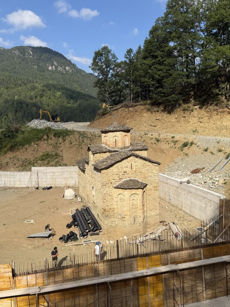 Διαμόρφωση Περιβάλλοντα χώρου Ι.Ν. Αγ. Ζαχαρία