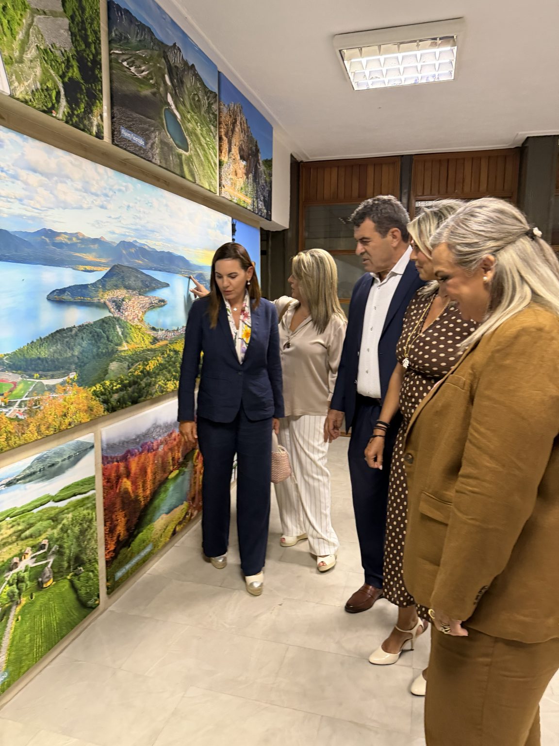 Στο γραφείο του Αντιπεριφερειάρχη κ. Σαββόπουλου η Υπουργός Τουρισμού κα Κεφαλογιάννη και η Υφυπουργός κα Καραμανλή – Συνάντηση με τους τοπικούς φορείς.